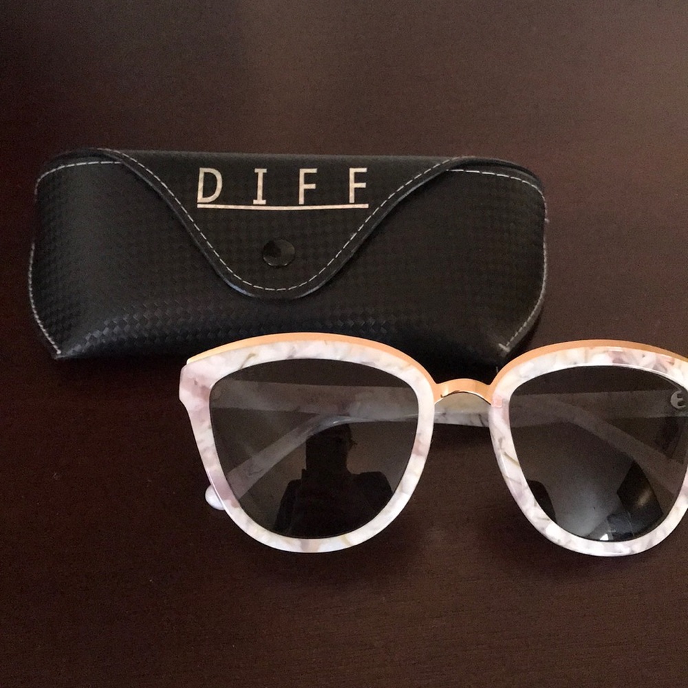 NEW DIFF SUNGLASSES